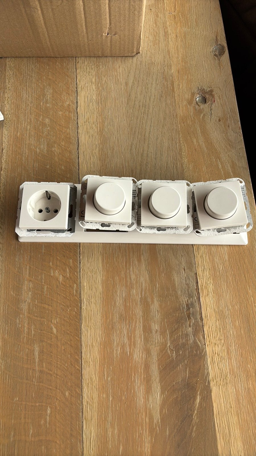 Jung Dimmers (3x) en Stopcontact (1x) - Niet voor LED, Ophalen of Verzenden, Gebruikt, Schakelaar