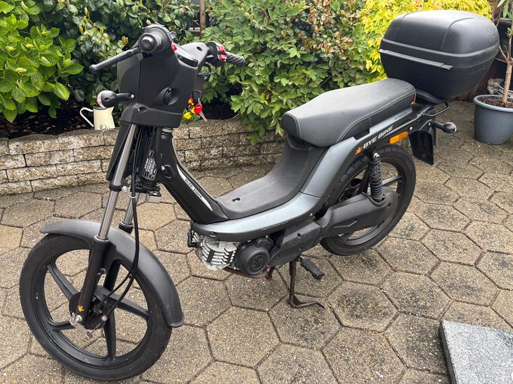 ByeBike 50cc Snorbrommer ONE+(4650 km.) met klein mankement., Fietsen en Brommers, Ophalen, Gebruikt, Overige modellen, 49 cc