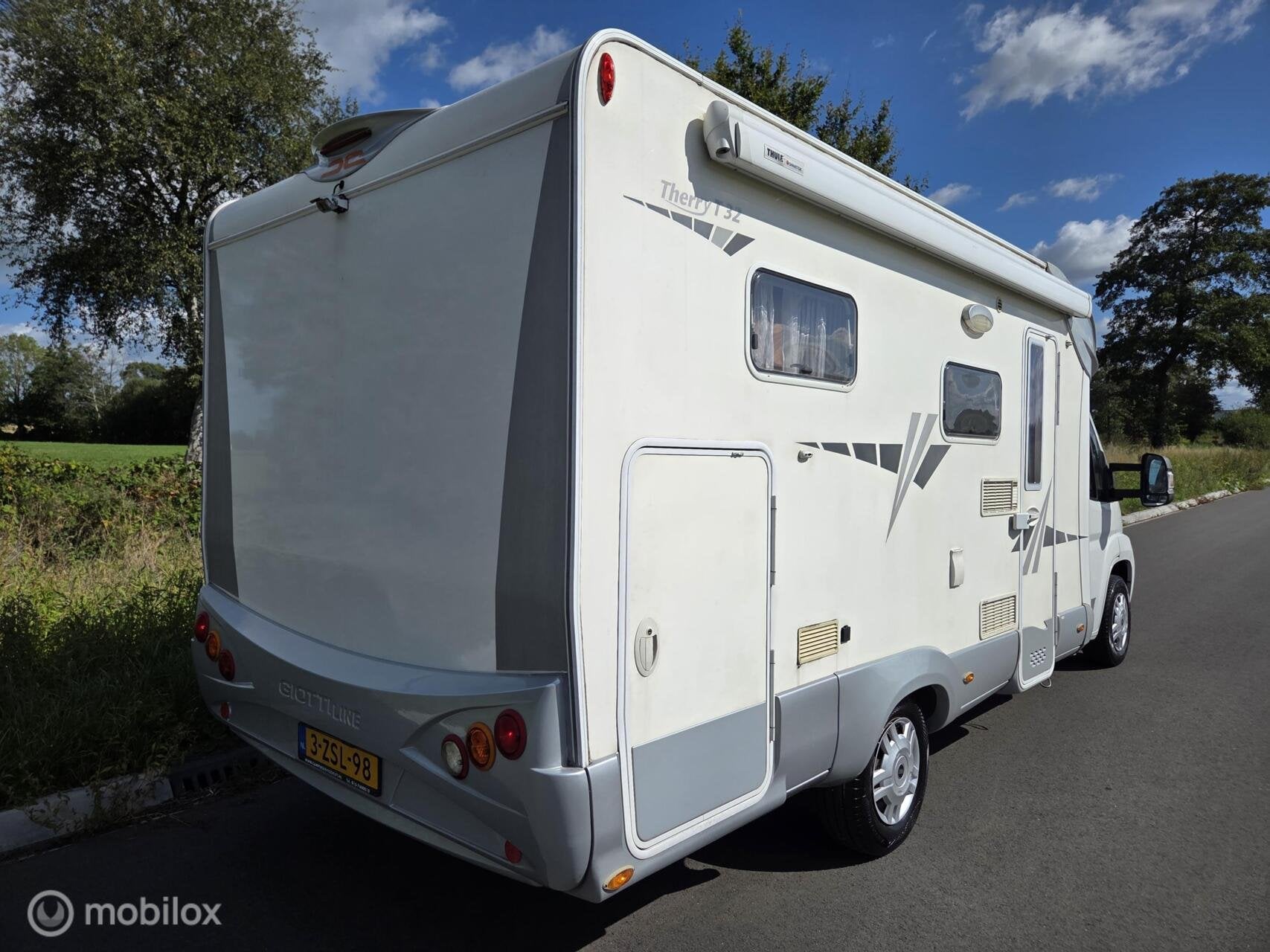 Giottiline THERRY T32 enkele bedden ☆131PK EURO4, SOLAR☆, Caravans en Kamperen, Campers, Overige merken, 6 tot 7 meter, Bedrijf