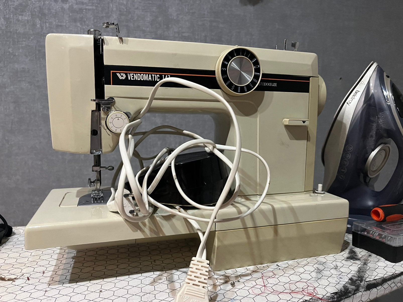 VENDOMATIC 147 NAAIMACHINE METAAL, Ophalen of Verzenden, Zo goed als nieuw, Naaimachine, Overige merken