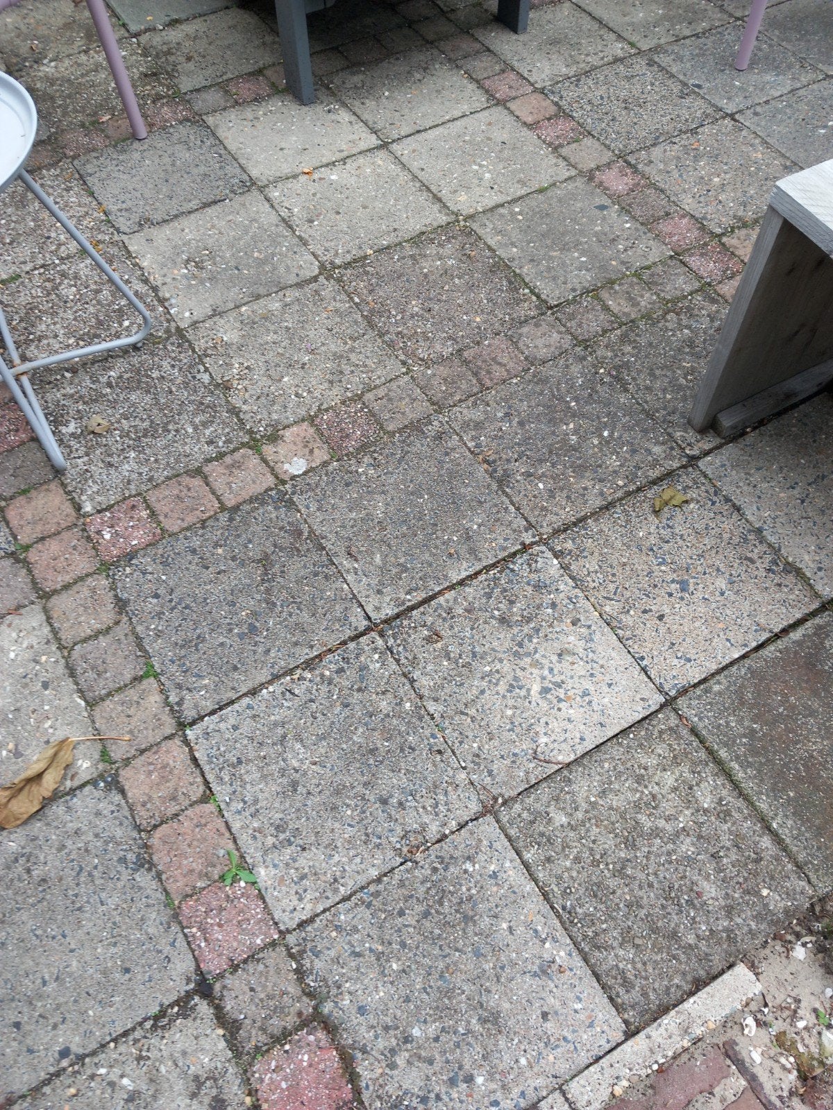 Gratis: 30x30 tuintegels, ruim 400 stuks, Ophalen, Gebruikt, Beton, 10 m² of meer