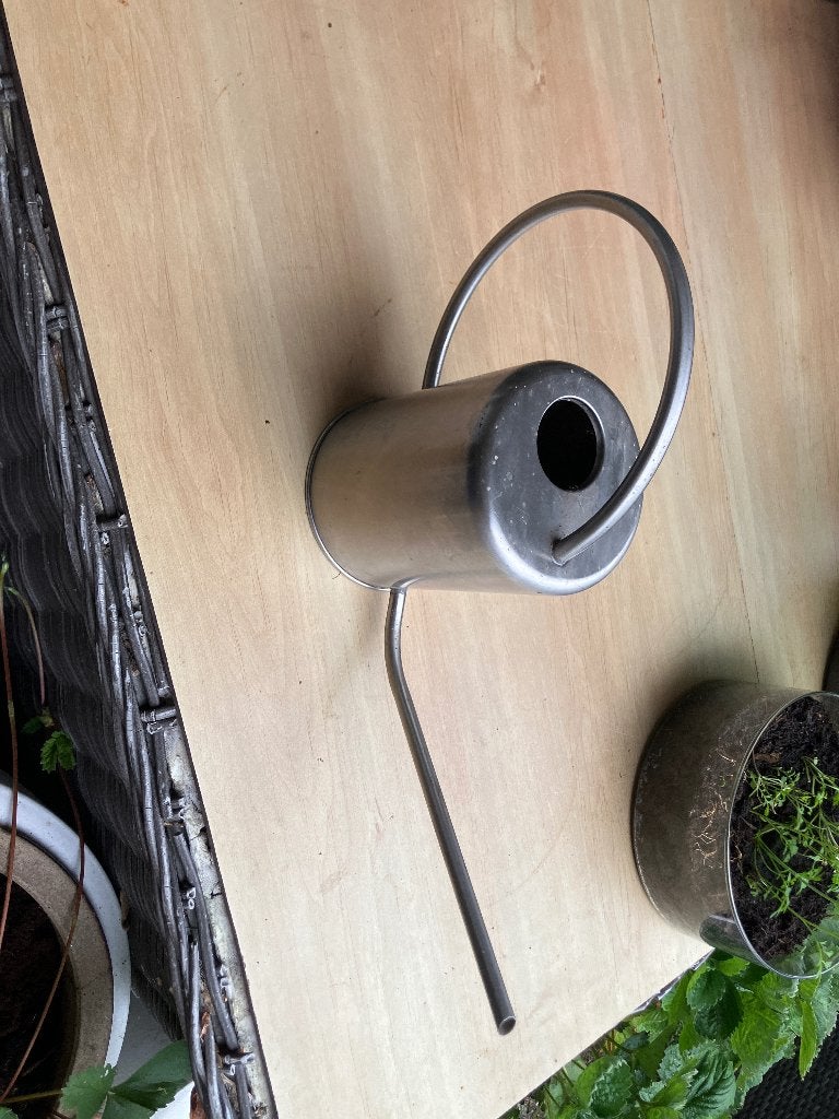 Stijlvolle metalen gieter, Tuin en Terras, Gieters, Ophalen, Gebruikt, Metaal