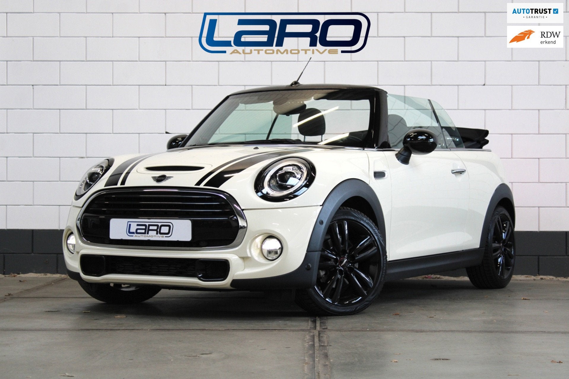 Mini Cabrio 1.5 Cooper 136 pk Aut. | JCW H&K LED CarPlay Cru, Auto's, Dealer onderhouden, 136 pk, Gebruikt, Euro 6