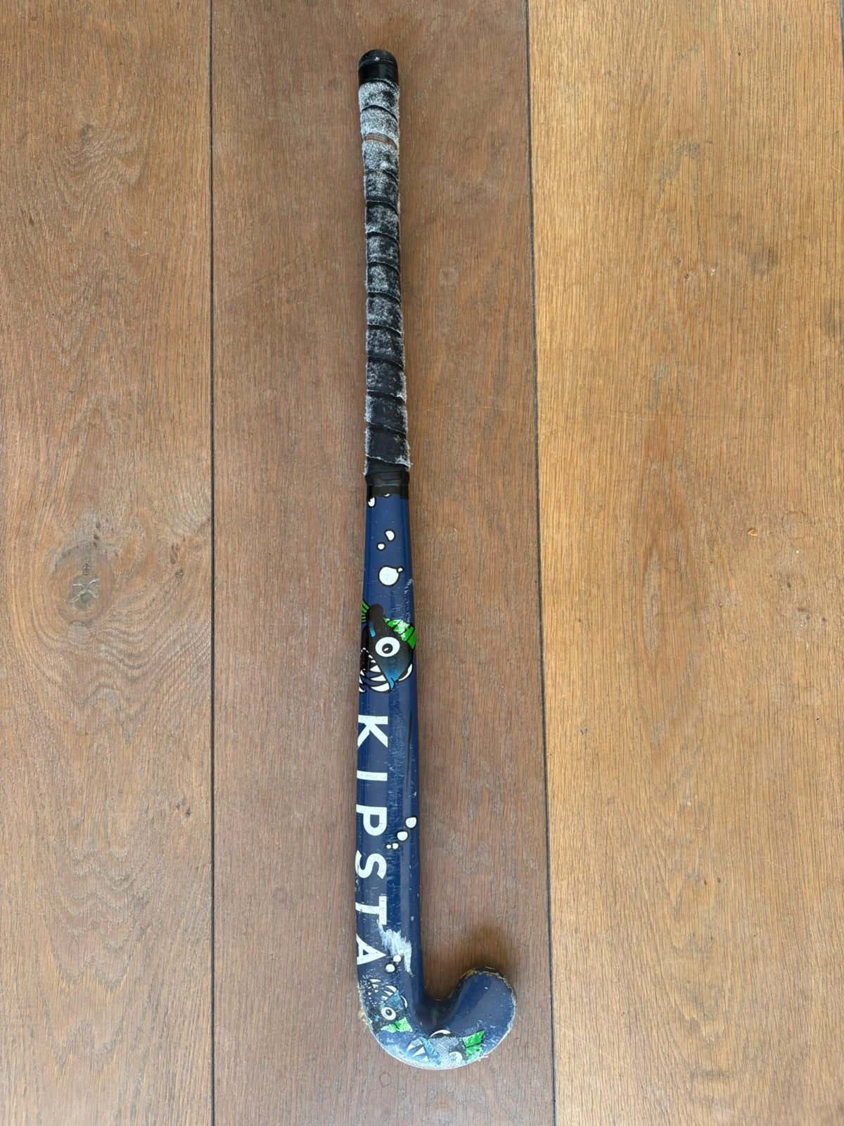 Kipsta hockeystick kind (28 inch), Sport en Fitness, Hockey, Ophalen, Gebruikt, Stick