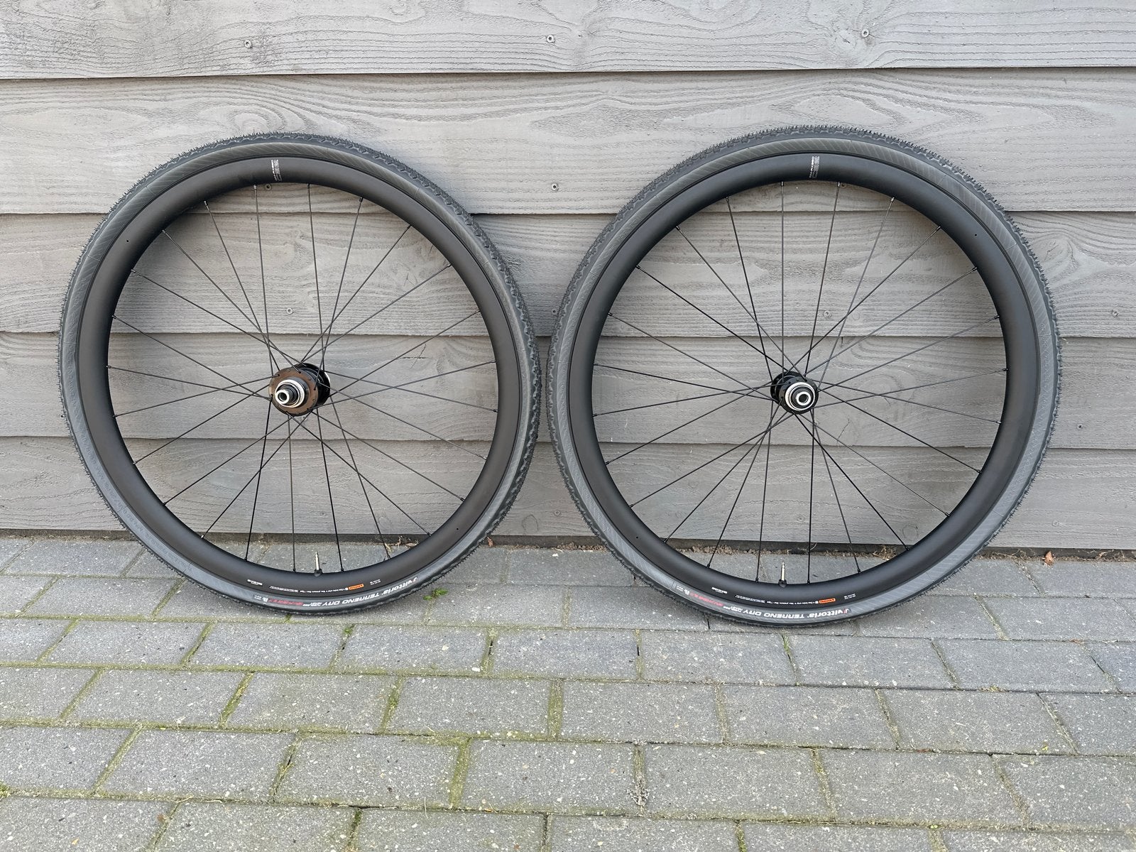 Shimano WH-RX880 C32 Carbon Wielset met Vittoria banden  nw!, Fietsen en Brommers, Nieuw, Gravelbike, Carbon, Ophalen