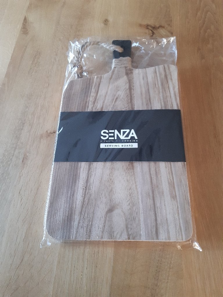 Te koop Senza serveerplank, hapjesplank, borrelplank (nieuw), Hout, Snij-/serveerplank, Nieuw, Ophalen of Verzenden