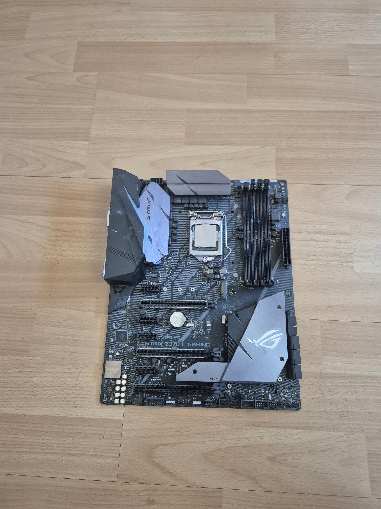 Asus Strix Z370-F Gaming (incl. processor i7-8700K), Computers en Software, Moederborden, Gebruikt, LGA 1151, DDR4, Ophalen of Verzenden