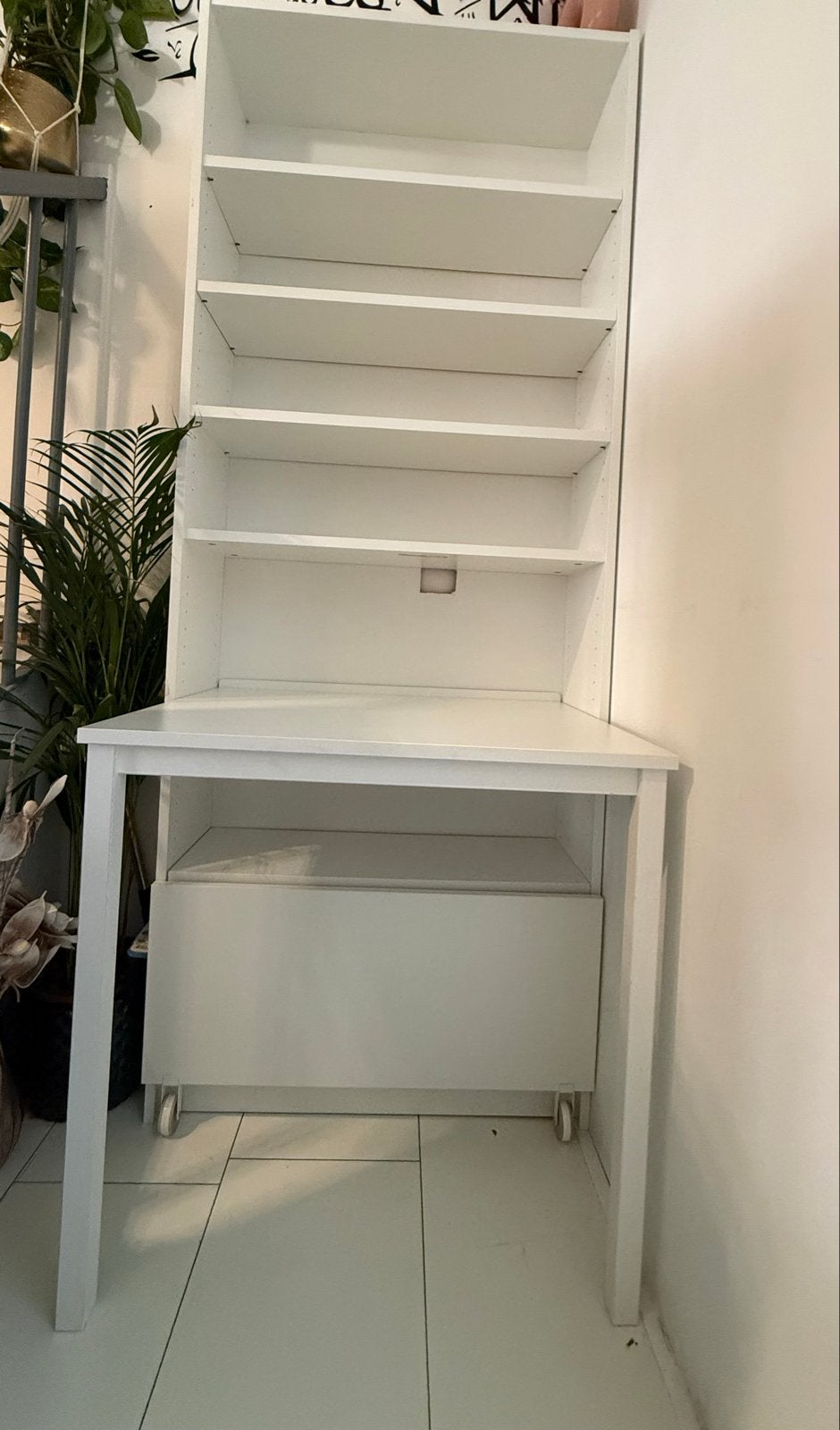 Witte boekenkast met bureau - Zo goed als nieuw, Ophalen, Met plank(en), 200 cm of meer, 50 tot 100 cm