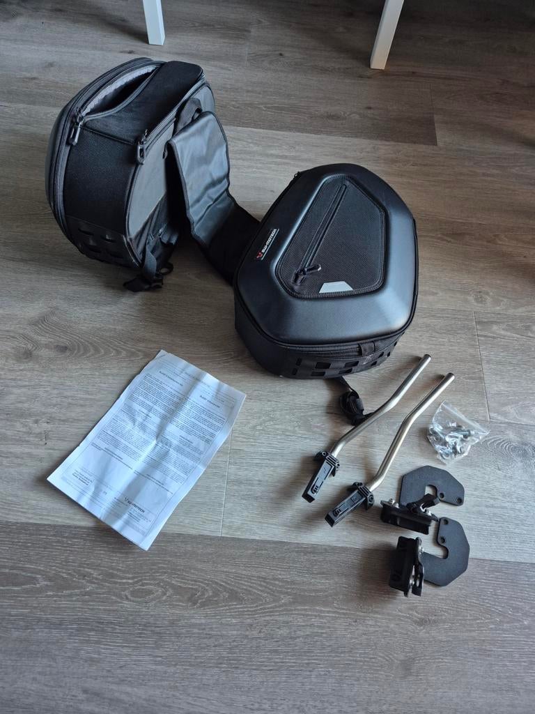 SWMOTECH Zadeltas Blaze incl. montagekit KTM Duke 390 2016, Motoren, Ophalen of Verzenden, Gebruikt