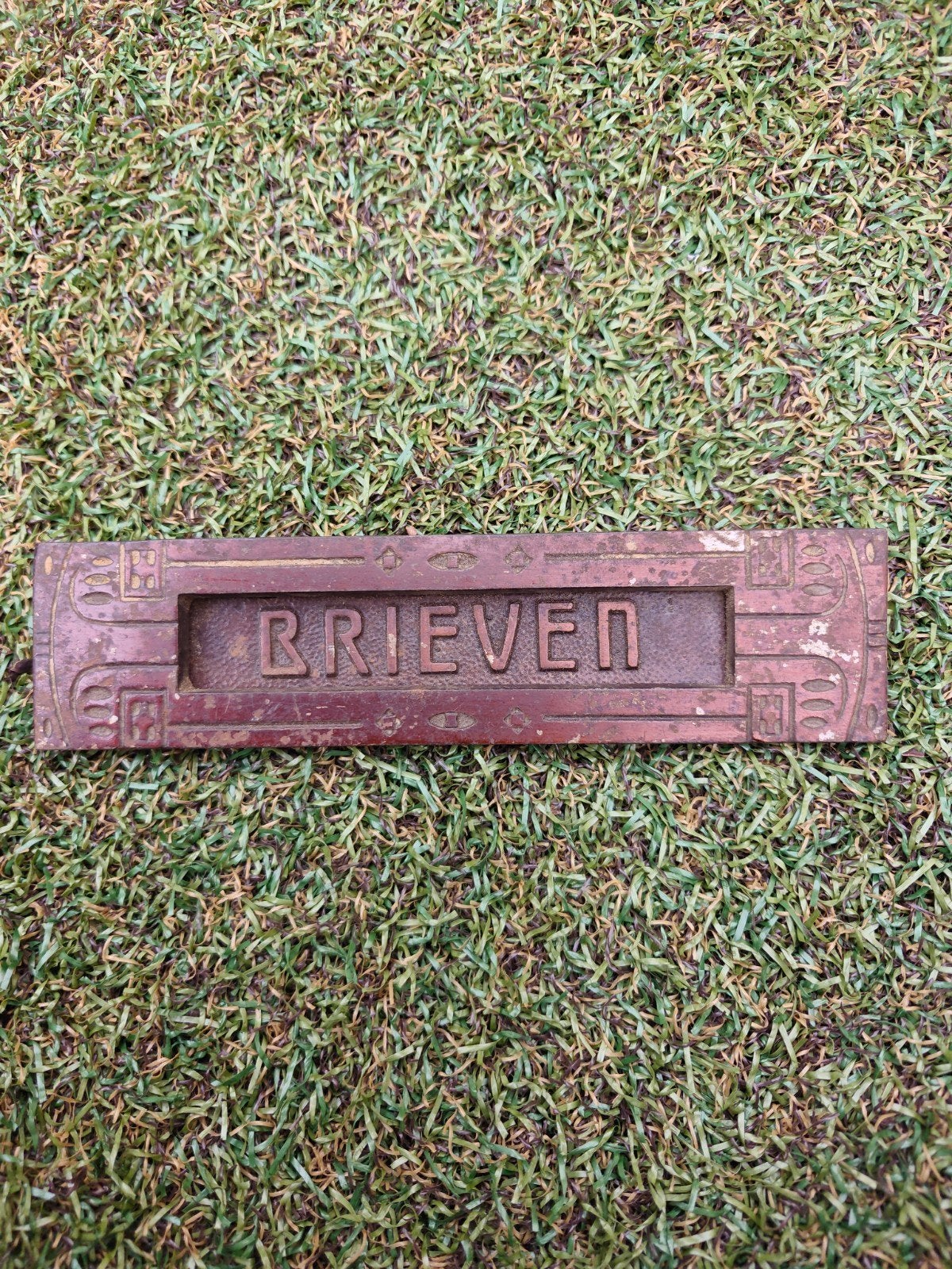 Antieke brievenbusklep met 'BRIEVEN' opschrift, Tuin en Terras, Brievenbussen, Gebruikt, Brievenbusklep, Ophalen of Verzenden