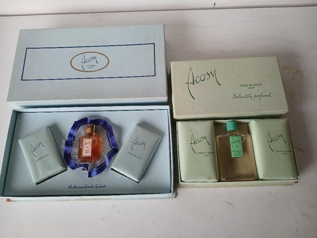 2 VINTAGE Acosy geschenkdozen Green Blossom en Lavendel, Verzamelen, Verzenden, Nieuw, Parfumfles, Gevuld