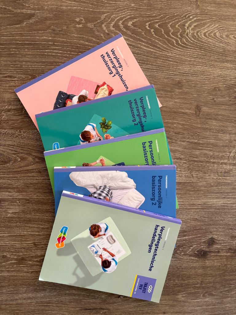 Verzorgende IG boeken - Traject V&V, Ophalen of Verzenden, Beta, Zo goed als nieuw, MBO