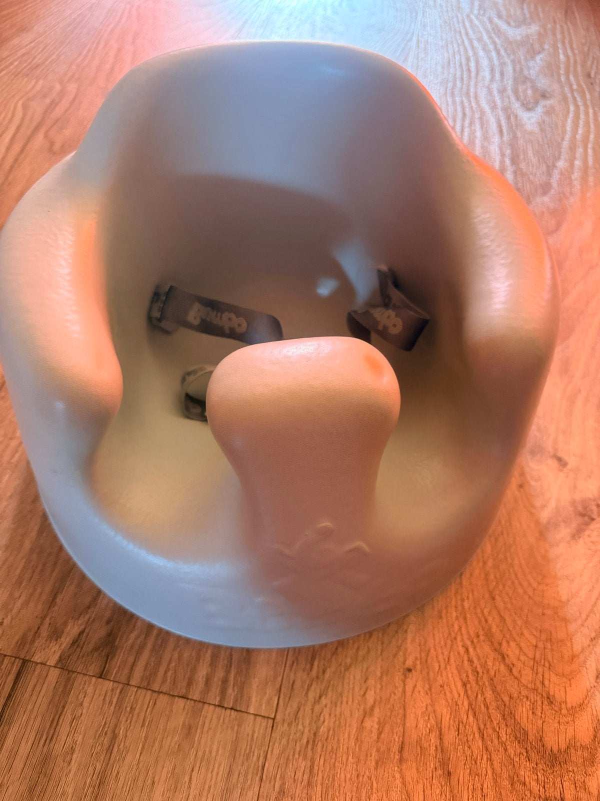 Bumbo Babyzitje - Grijs en in goede staat, Ophalen of Verzenden, Zo goed als nieuw, Overige typen, Gordel(s)