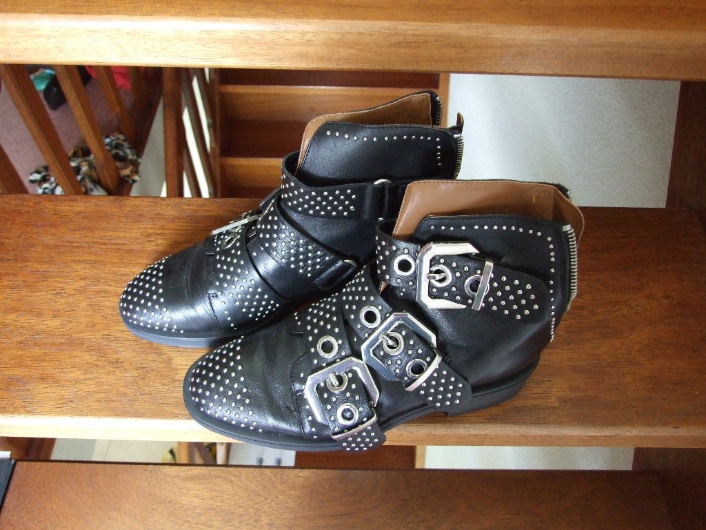 Zara zgan zwarte laarsjes met studs en gespen maat 36, Kleding | Dames, Schoenen, Lage of Enkellaarzen, Ophalen of Verzenden, Zo goed als nieuw