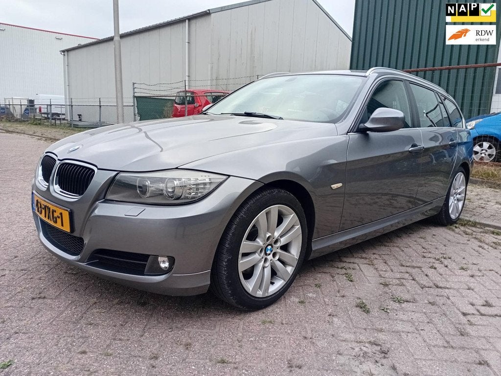 BMW 3-serie Touring 320i Luxury Line Climate Cruise Leer Nav, Euro 5, Achterwielaandrijving, Zwart, Handgeschakeld