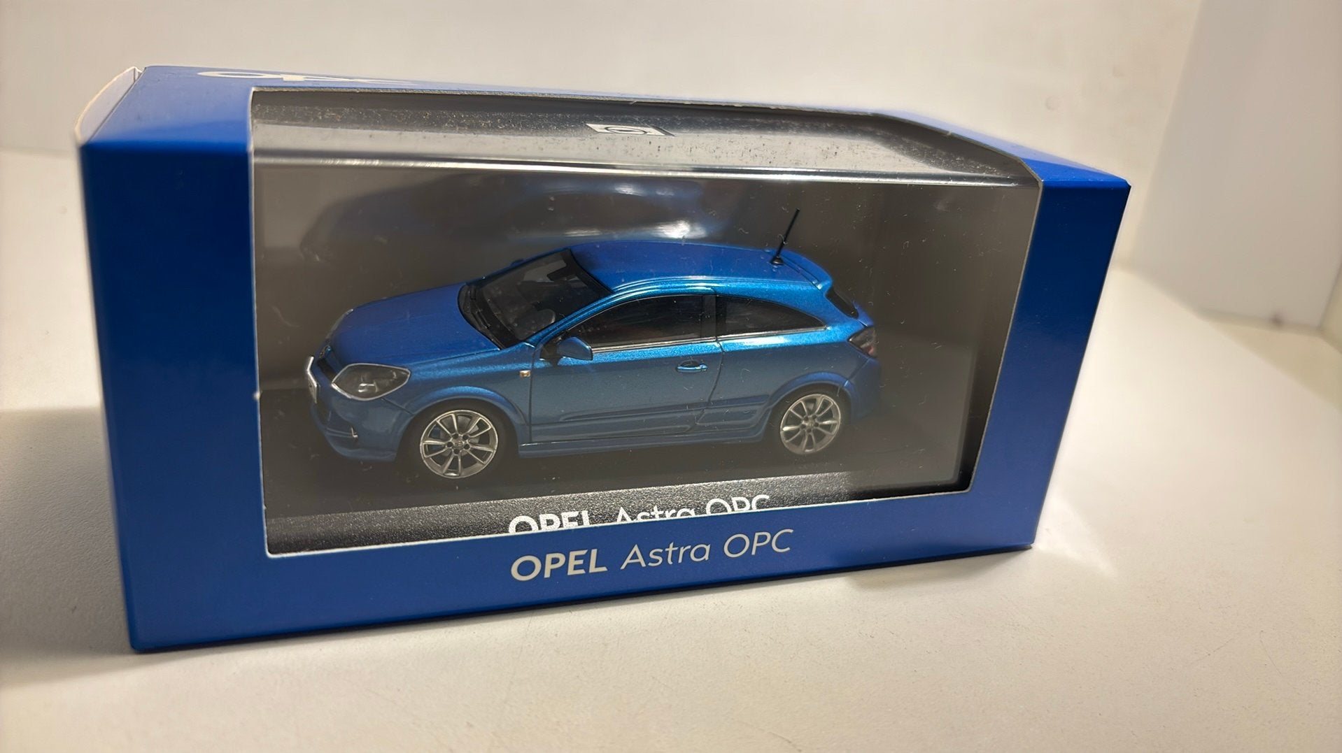 Opel astra opc bleu minichamps  1.43, Ophalen of Verzenden, A, A, A