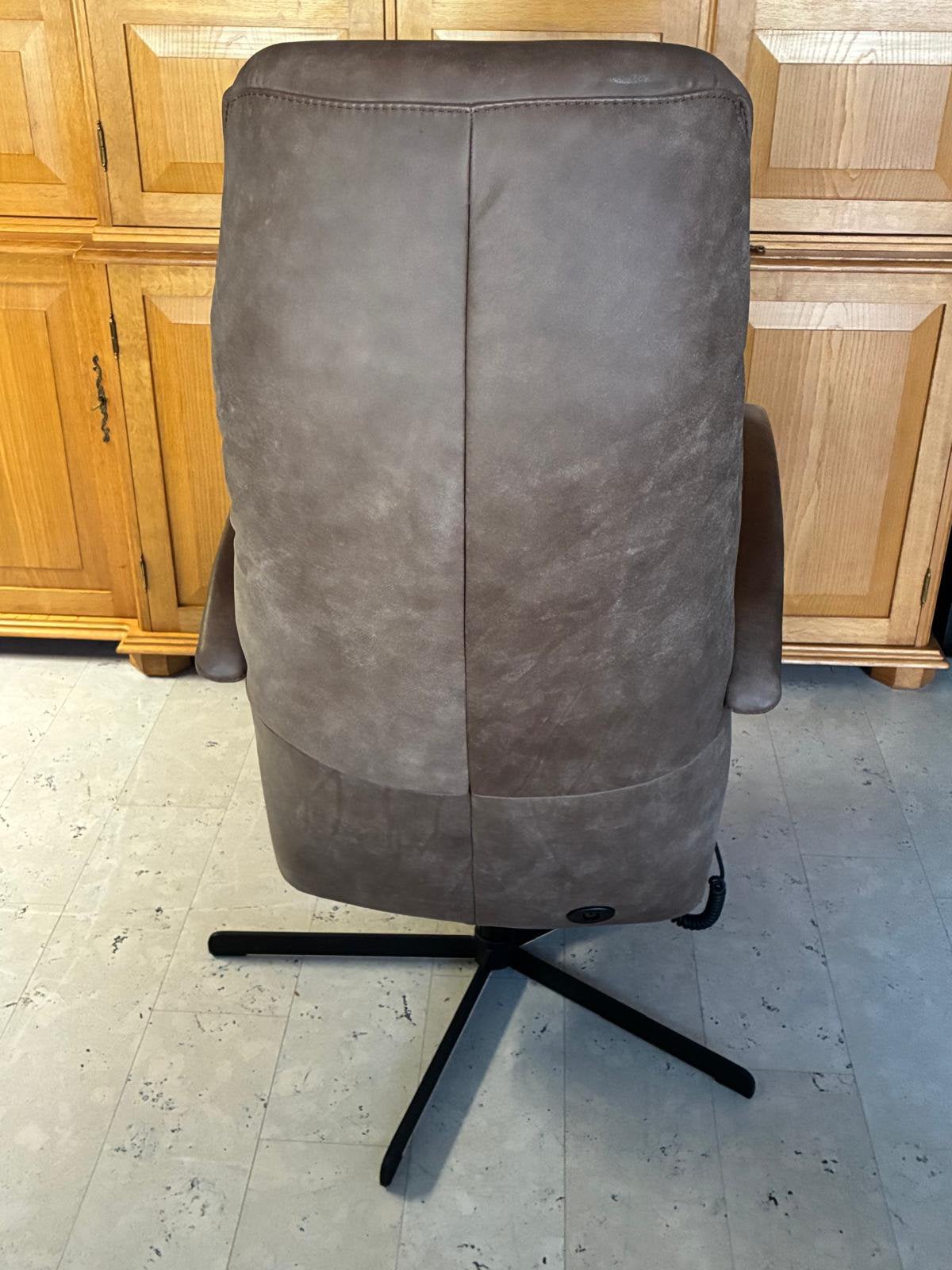Te koop bruin leren relaxfauteuil van Prominent, Ophalen, Zo goed als nieuw, 75 tot 100 cm, 50 tot 75 cm