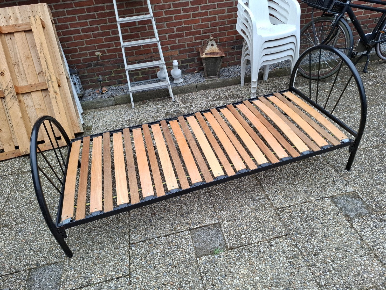 Zwart stalen bed, Ophalen, Eenpersoons, Zwart, 90 cm