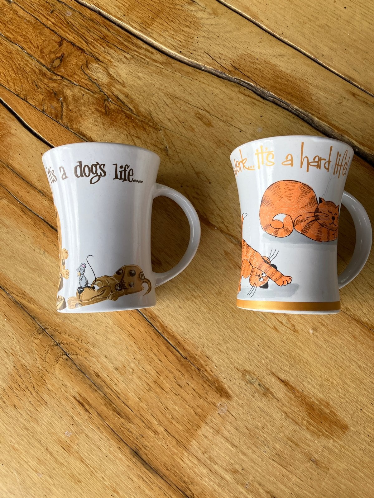 Mok met hond en Mok met poes, Gebruikt, Ophalen of Verzenden, Overige stijlen, Kop(pen) en/of Schotel(s)