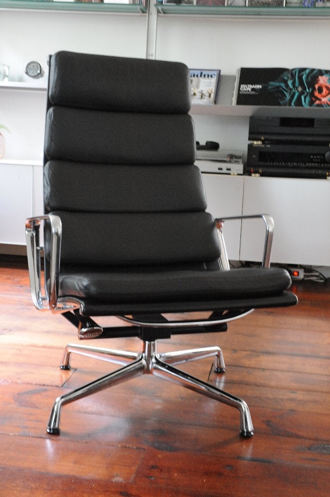 Vitra EA 222 soft pad chair, Ophalen, Zo goed als nieuw, Leer