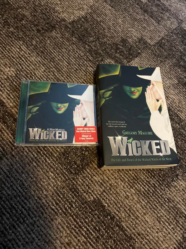 Wicked: Boek & Soundtrack CD - Musical Set, Ophalen of Verzenden, Zo goed als nieuw