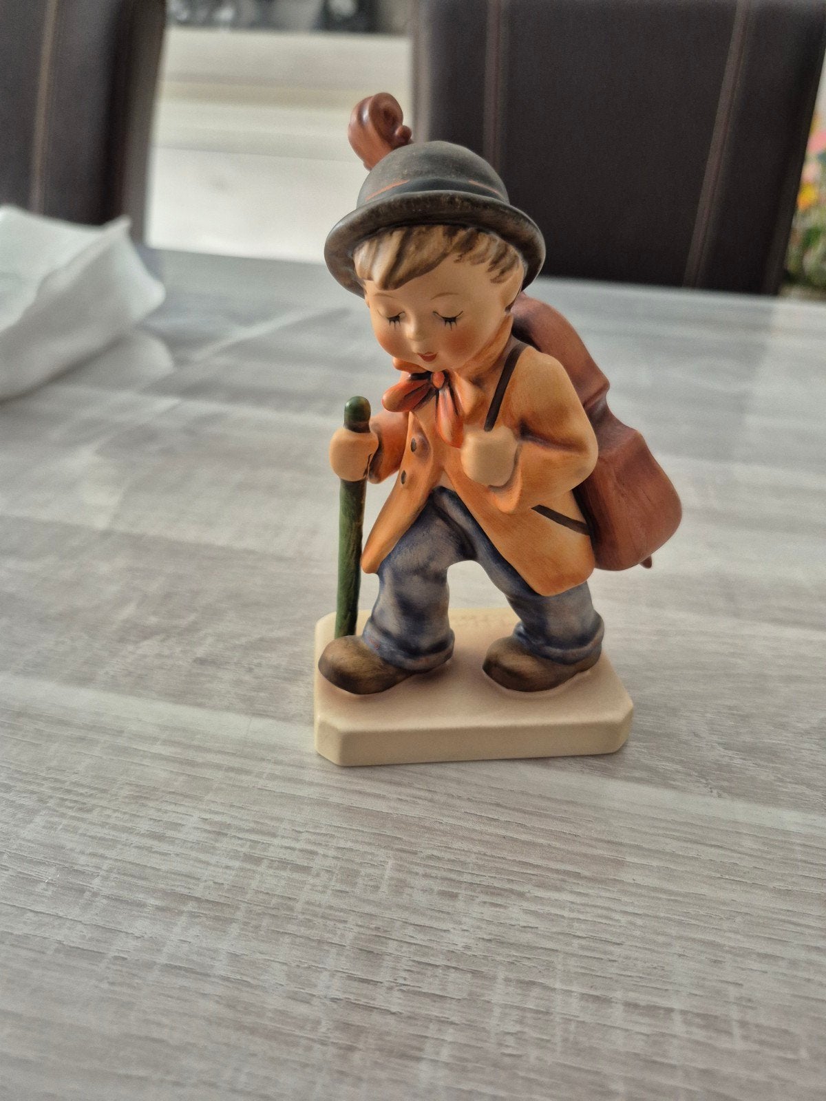 Goebel hummel beeldje little cellist / cello speler 89/1, Ophalen of Verzenden, Zo goed als nieuw, Hummel