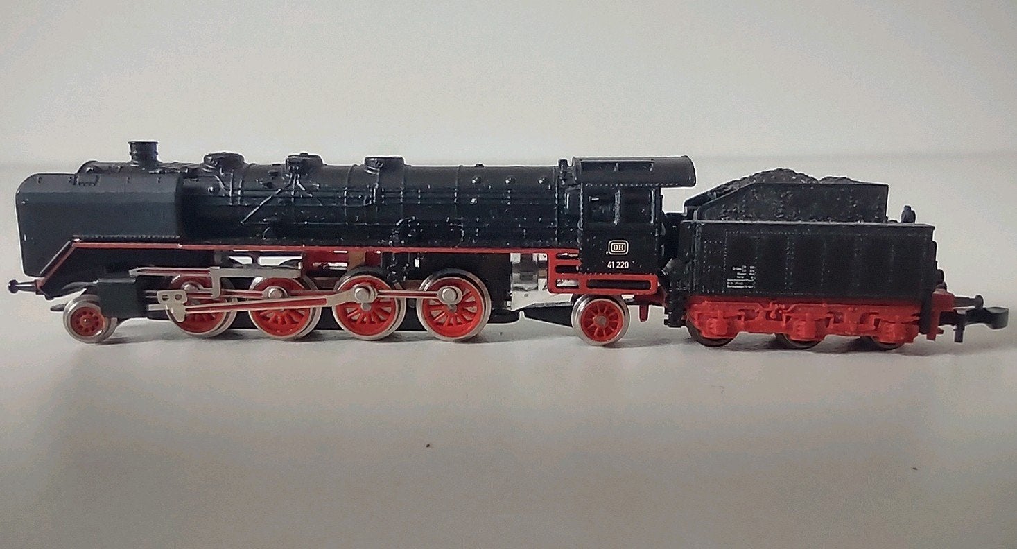 MÄRKLIN Z 8827 stoomlocomotief met tender BR 41, Hobby en Vrije tijd, Modeltreinen | Overige schalen, Ophalen of Verzenden, Zo goed als nieuw