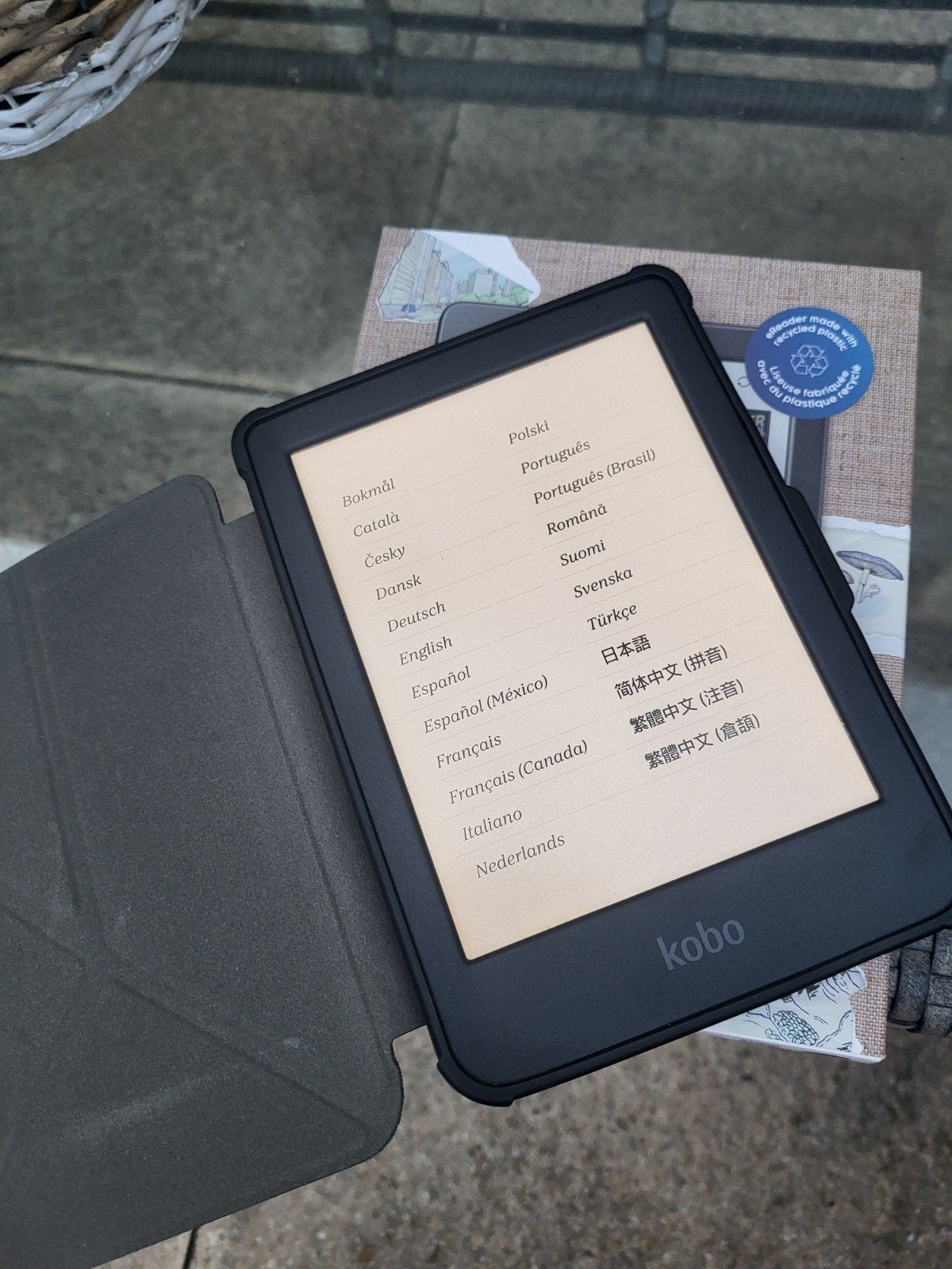 Kobo Clara Colour e-reader met hoesje - Nieuw in doos, 6 inch of minder, Ophalen of Verzenden, Wi-Fi, 16 GB of meer
