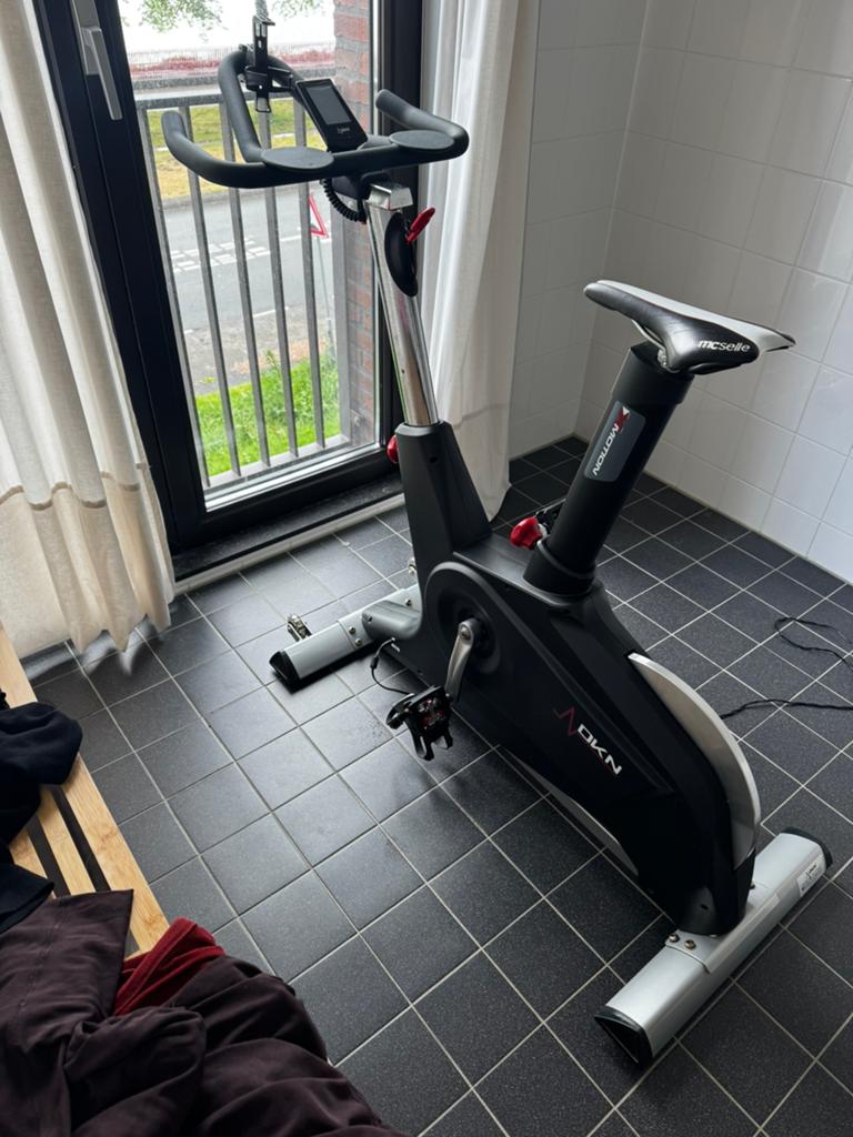 fietstrainer X-Motion II speedbike met 23 kg vliegwiel, Ophalen, Zo goed als nieuw, Hometrainer
