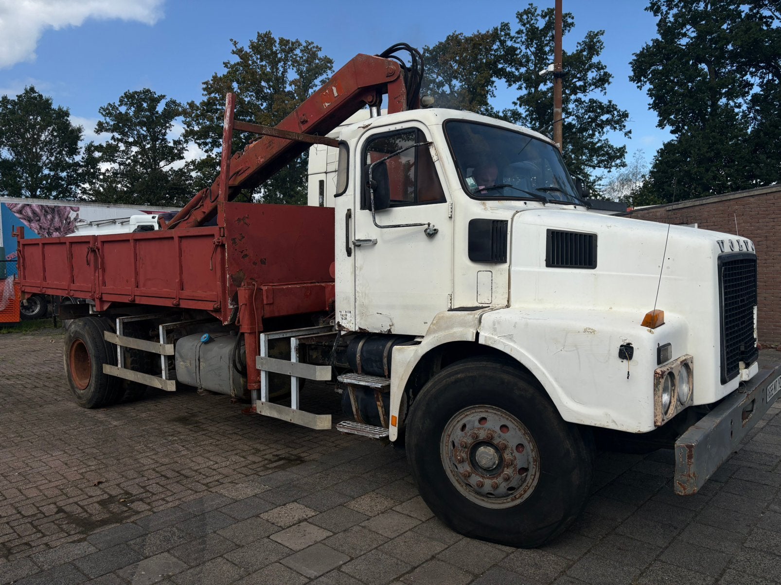 Volvo N7 kipper en kraan, Auto's, Achterwielaandrijving, Diesel, Particulier, Volvo