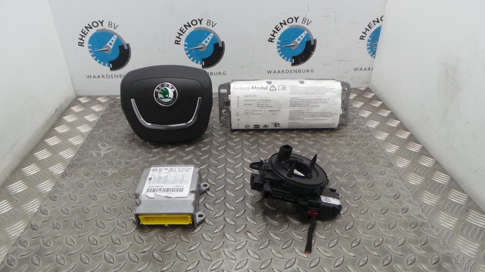 SKODA OCTAVIA AMBIENTE AIRBAG SET 2010, Auto-onderdelen, Ophalen of Verzenden, Gebruikt, ARN erkend