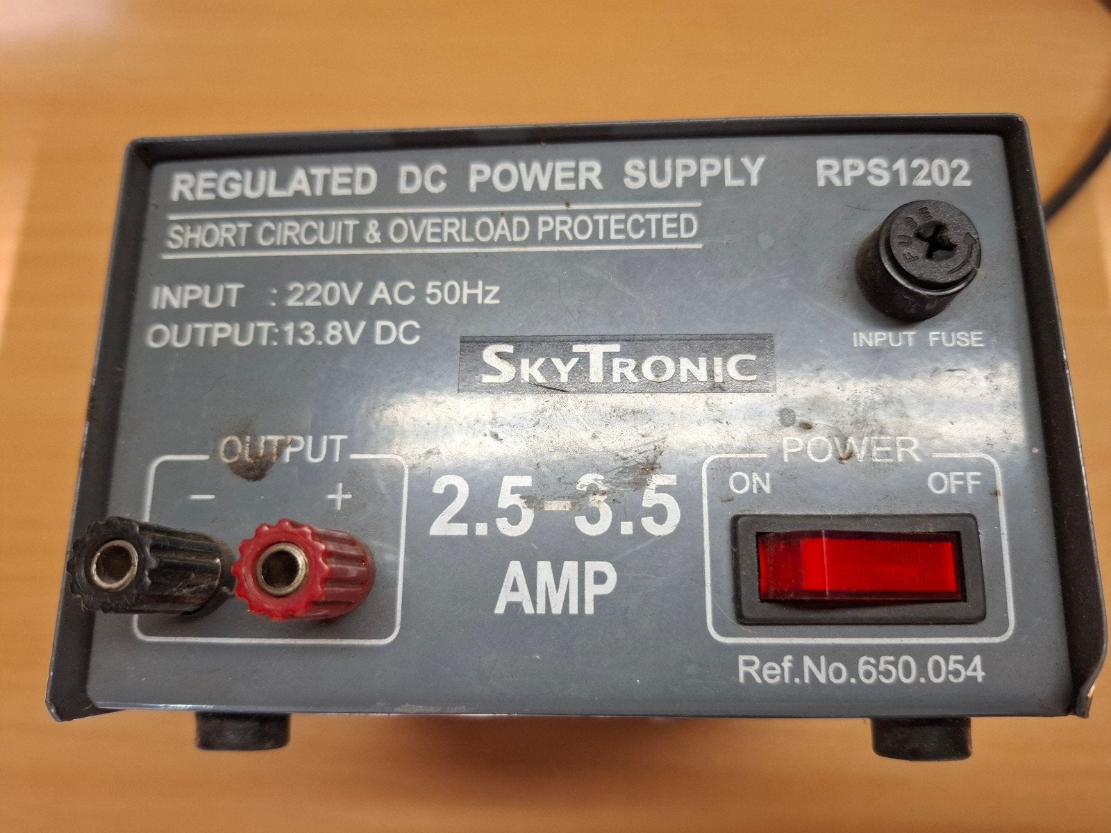 SkyTronic RPS1202 Gereguleerde DC Voeding 2.5-3.5A, Ophalen of Verzenden, Gebruikt