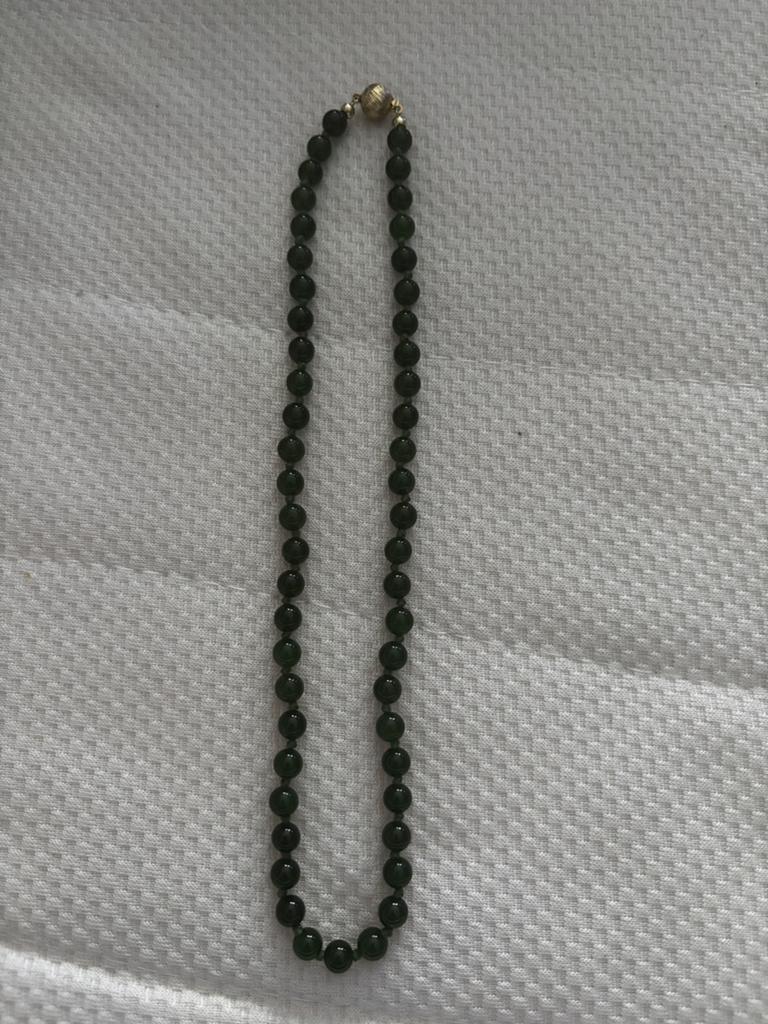 Antieke ketting van echte jade stenen met gouden slot, Ophalen of Verzenden, Zo goed als nieuw, Groen, Goud