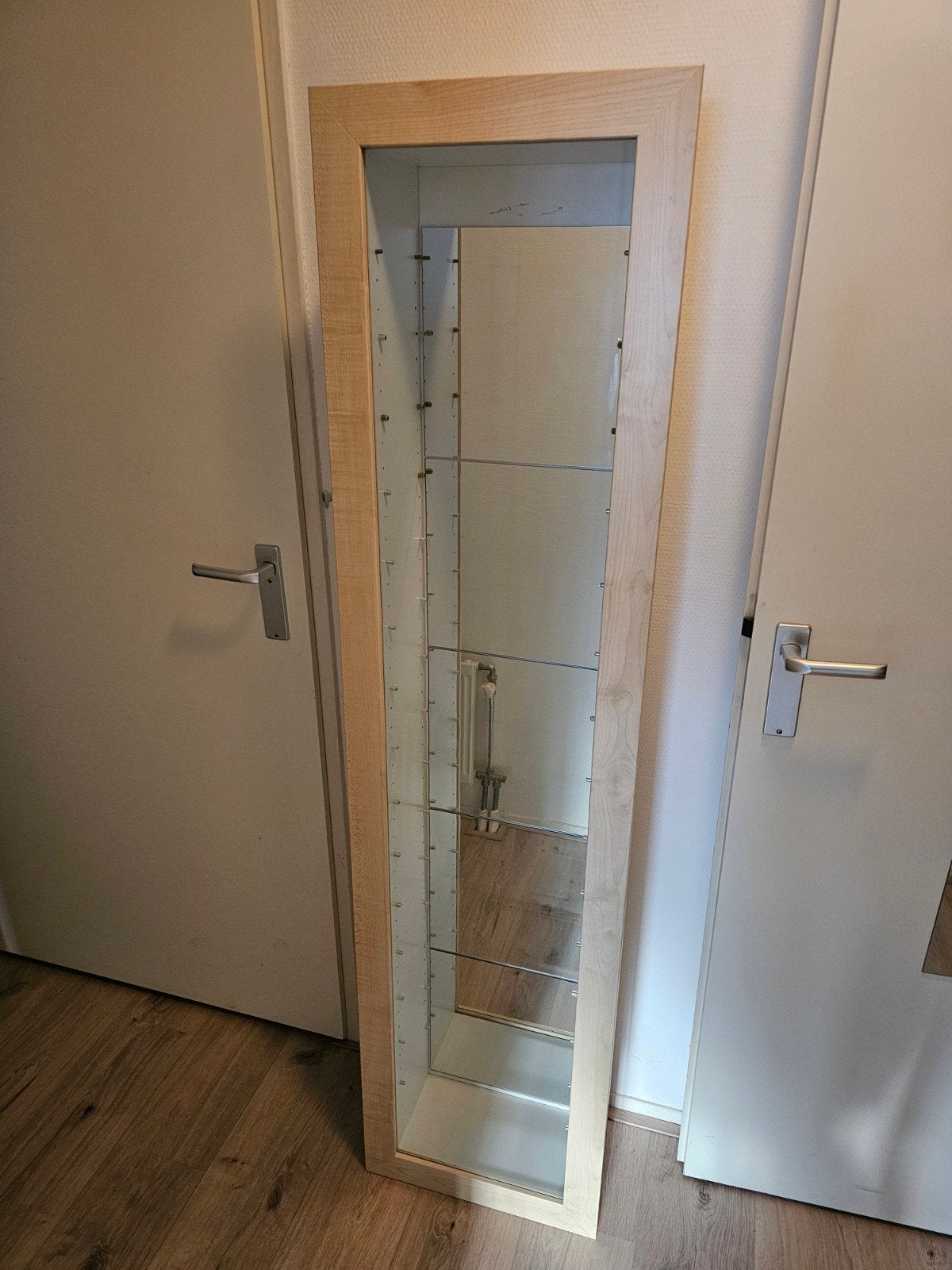 Ikea Bertby vitrine hangkast, Ophalen, Minder dan 80 cm, Minder dan 80 cm
