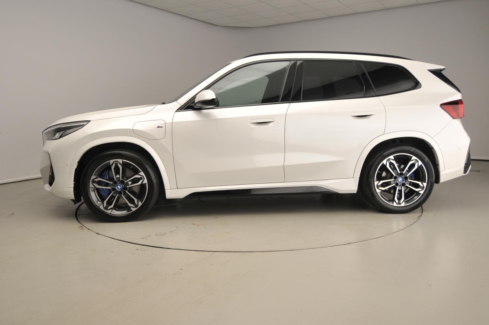 BMW X1 xDrive30e | M-Sportpakket | LED | Navigatie | Trekhaa, 12 maanden, Stof, Bedrijf, Vierwielaandrijving