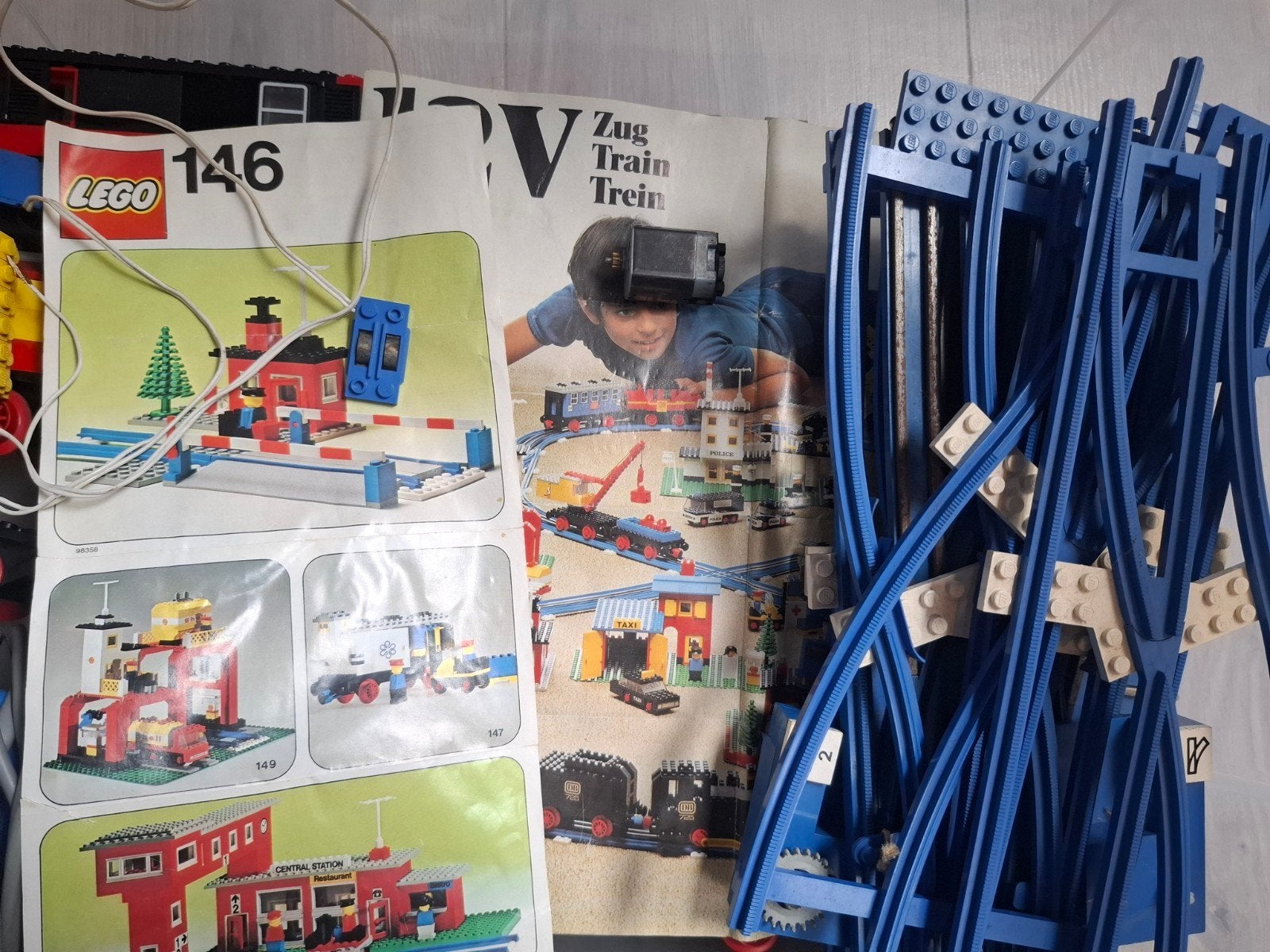 Bak vol lego 12volt treinrails en meer 6 kg
12 volt treinrai, Ophalen, Gebruikt