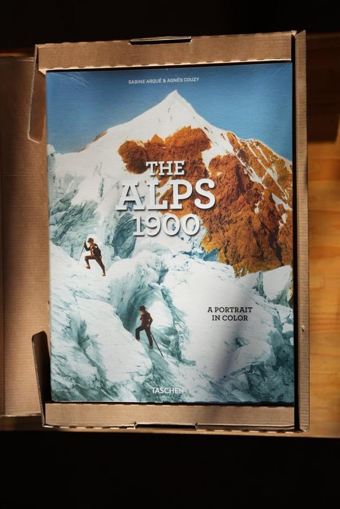 The Alps 1900: A Portrait in Color - Sabine Arqué & Agnès, Boeken, Ophalen of Verzenden, Zo goed als nieuw, Sabine Arqué & Agnès Couzy