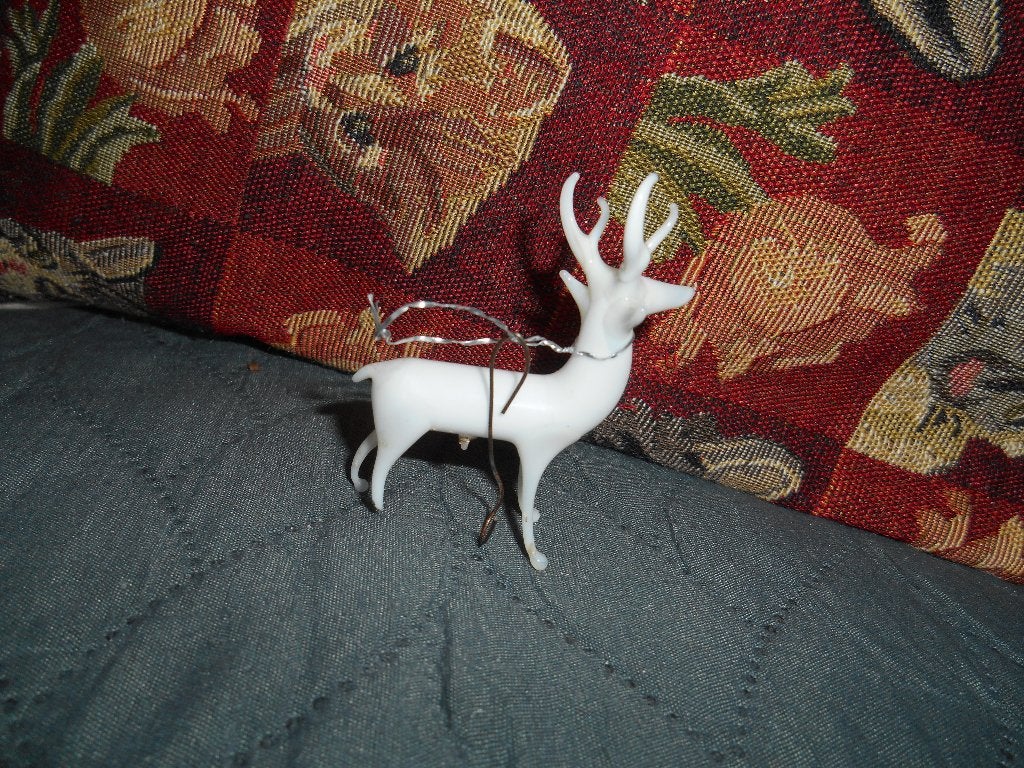 mooi antiek melkglas hertje, Diversen, Kerst, Ophalen of Verzenden, Gebruikt