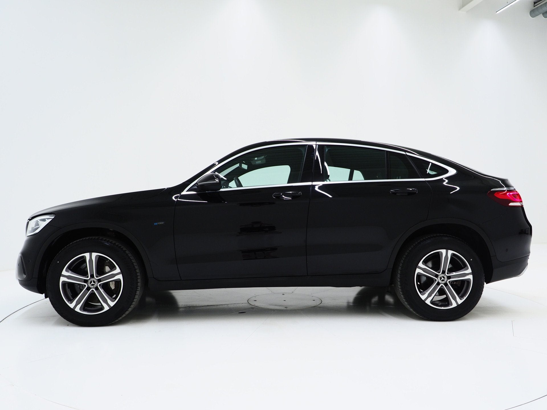 Mercedes-Benz GLC Coupé 300e 4MATIC | Leder | Camera | Virt, Automaat, Automatische klimaatregeling, Gebruikt, Zwart