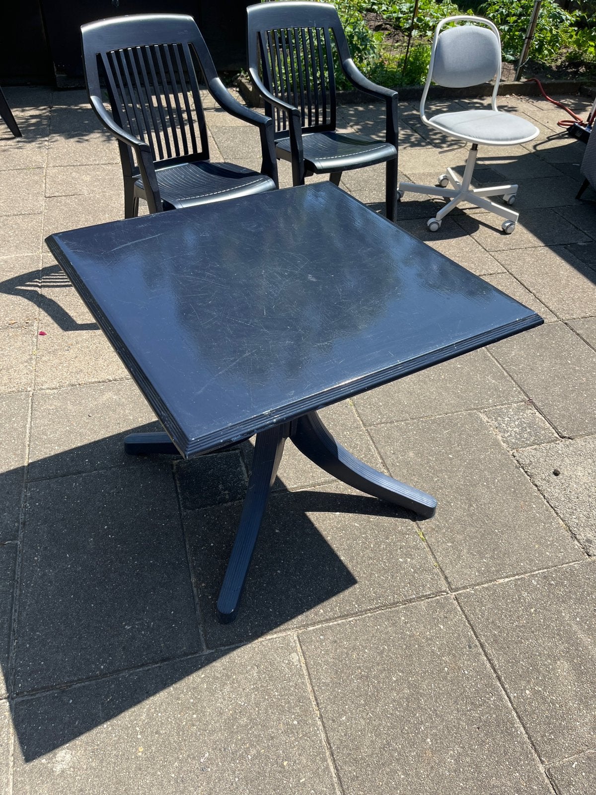 Gratis af te halen: Complete tuinset (Tafel + 3 stoelen), Ophalen, Zo goed als nieuw, Rechthoekig, Hout