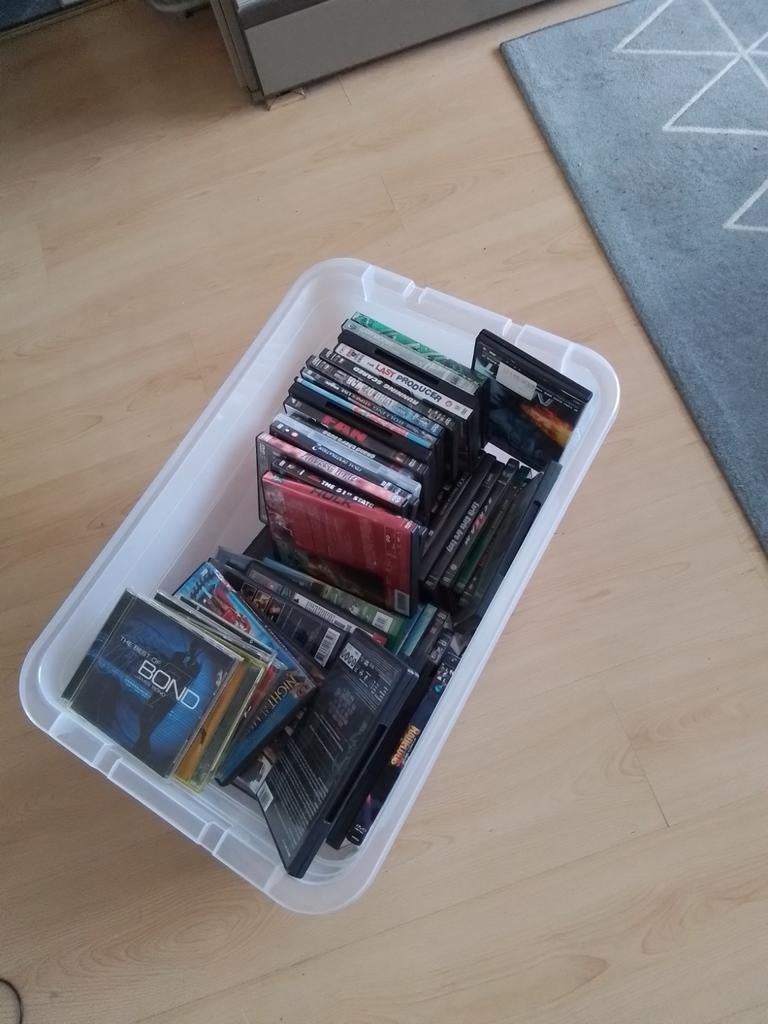 Plusminus 10 cd s en 50 dvd s inclusief box, Ophalen of Verzenden, Kunststof, Cd's of Dvd's
