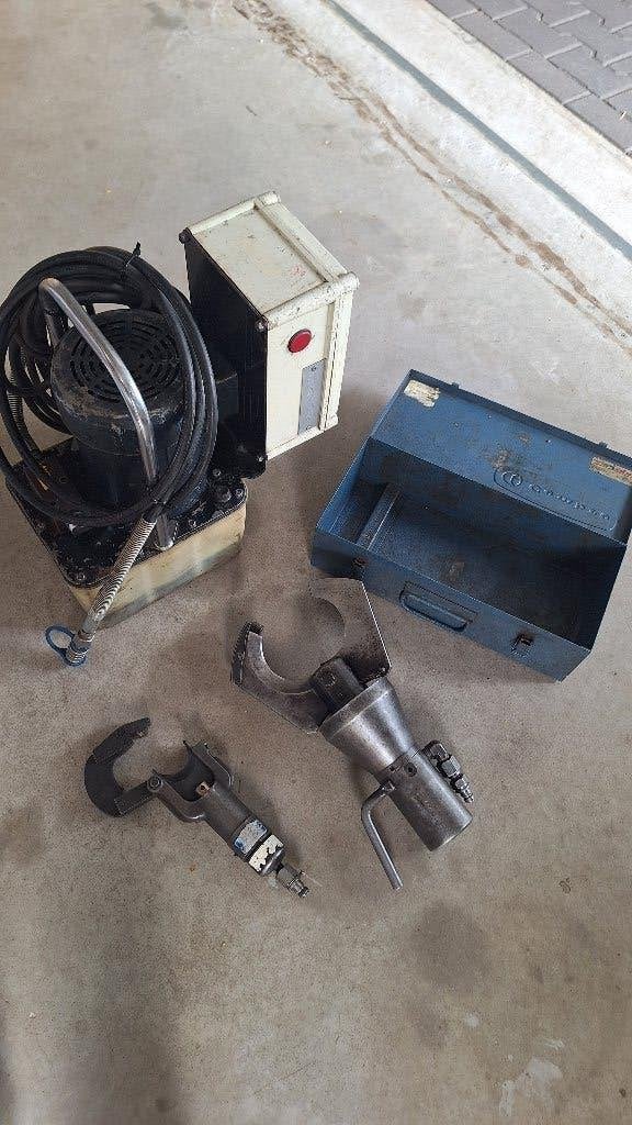 Cembre kabelscharen 45mm en 85mm met hydraulicpomp, Ophalen, ., Zo goed als nieuw, .