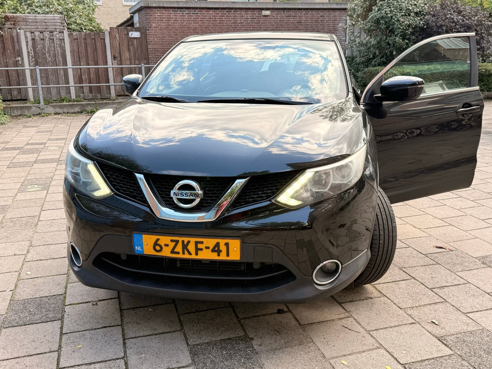 EXPORT !!!! Nissan Qashqai 1.2 Dig-t 85KW 2WD CVT 2015 Zwart, Auto's, Automaat, 680 kg, 4 cilinders, Zwart