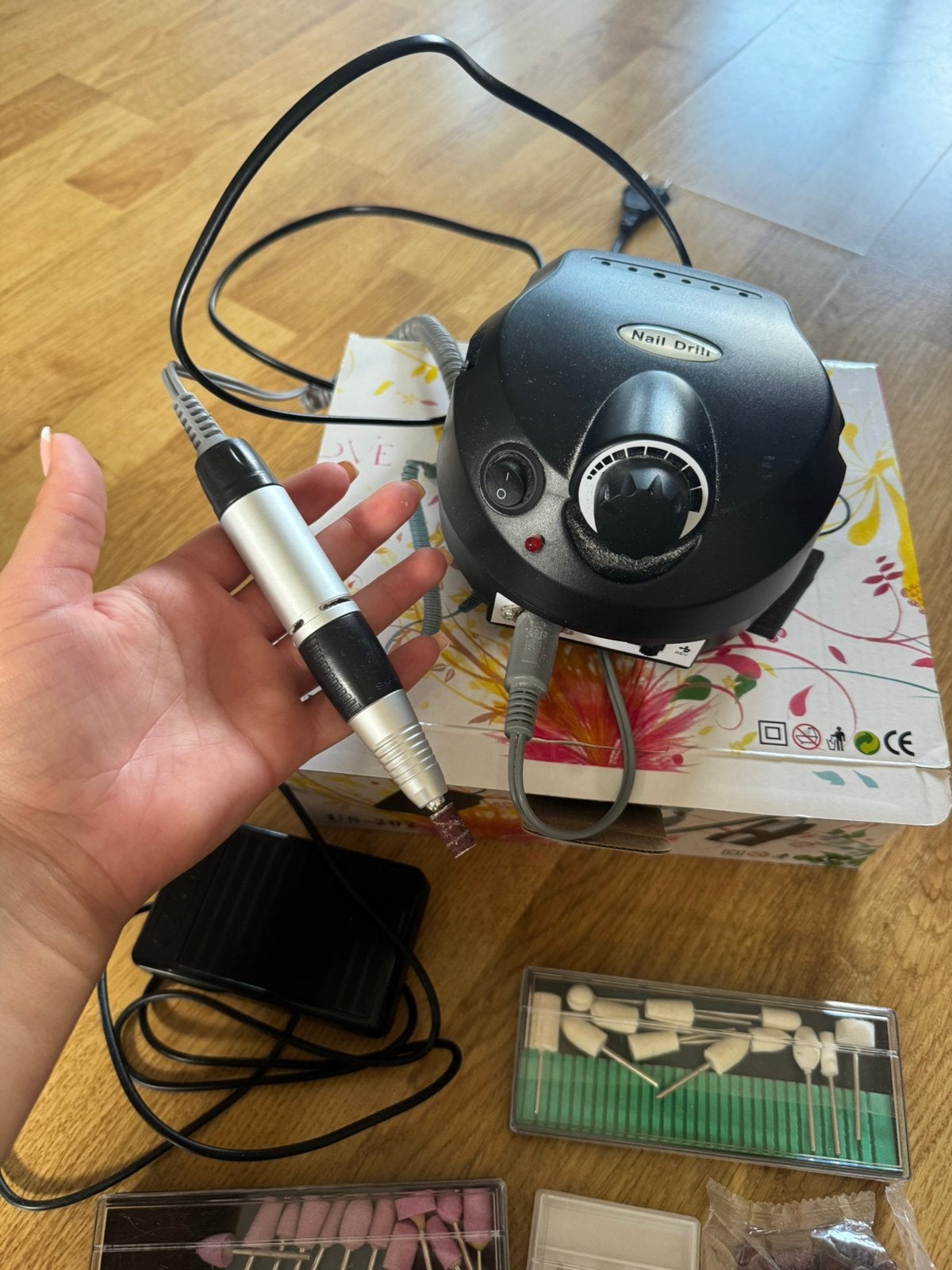 Elektrische nagelvijl / nail polisher + toebehoren, Ophalen of Verzenden, Gebruikt, Handen en Nagels