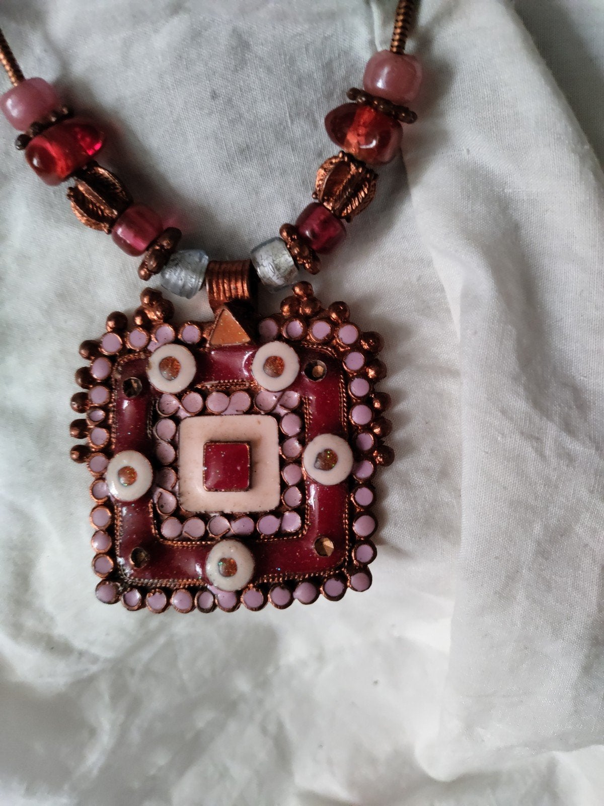 Zeer aparte vintage ketting met hanger, handmade, Sieraden, Tassen en Uiterlijk, Kettingen, Ophalen of Verzenden, Overige materialen