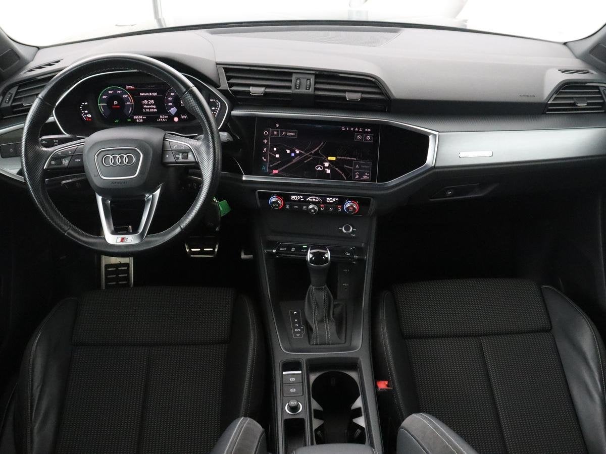 Audi Q3 45 TFSI e S edition SOH 94,1% | S-Line | Navigatie |, Gebruikt, Leder en Stof, Hybride Elektrisch/Benzine, 13 kWh