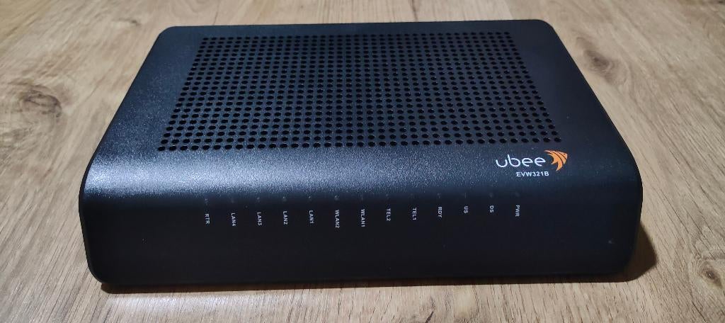 UBEE Router and Modem, Ophalen of Verzenden, Zo goed als nieuw, Router met modem, Ubee