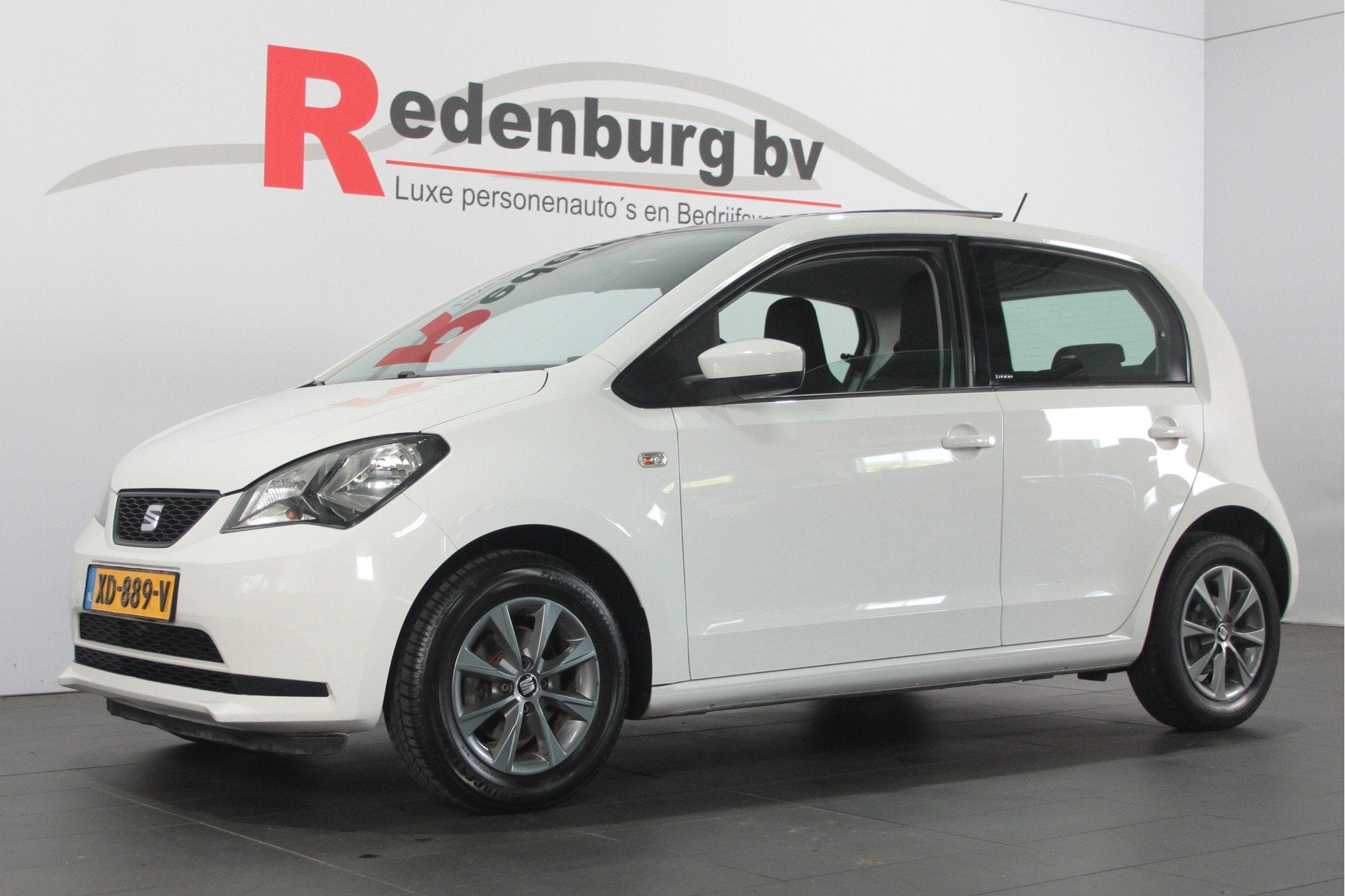 SEAT Mii 1.0 Style Chic - 55kw / 75pk - Pano / Camera, Auto's, Euro 5, Gebruikt, 4 stoelen, Mii