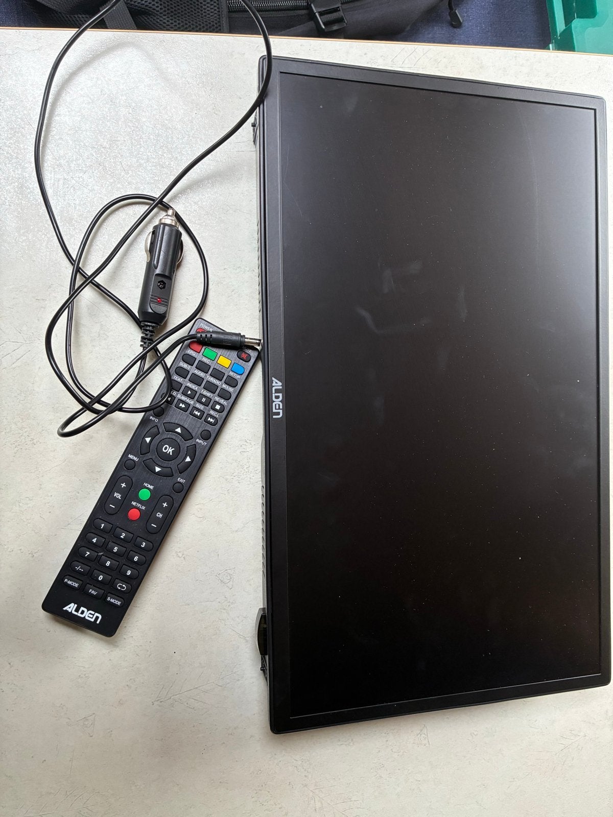 Alden 19” TV met afstandsbediening en 12V aansluiting, Gebruikt, 50 Hz, 40 tot 60 cm, Ophalen