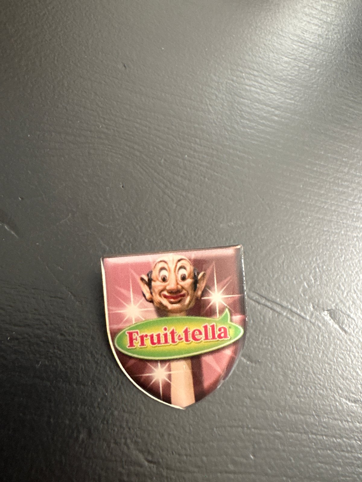 Efteling Fruit-tella Pin Speldje EPP33, Ophalen of Verzenden, Zo goed als nieuw, Figuurtje, Speldje of Pin